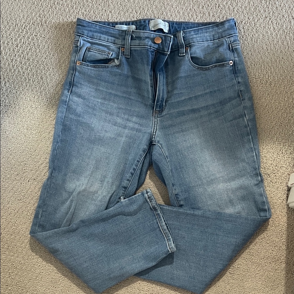 Universal Women’s Light Blue Straight Jeans
